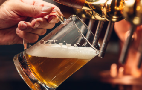Proč pivo chutná z plechovky jinak než ze skla? Nejde jen o pocit, rozdíl má hned několik důvodů